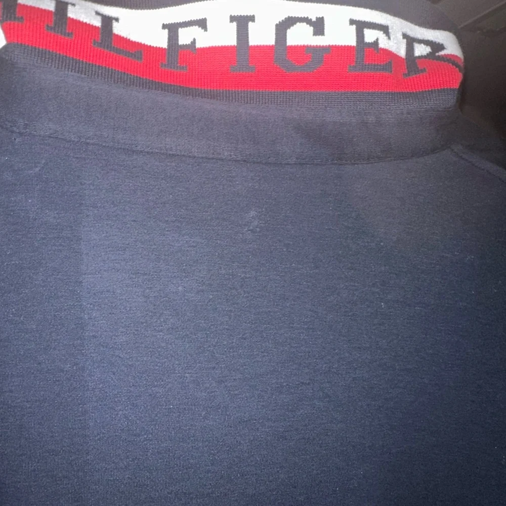 Tommy Hilfiger Men's Dark Polo Shirt - Picture 2 of 4